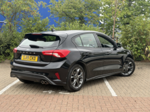 2019 Ford Focus 1.0 T Ecoboost St-Line in Black — image 4
