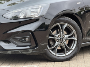 2019 Ford Focus 1.0 T Ecoboost St-Line in Black — image 6