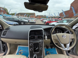 2015 Volvo Xc60 2.0 D4 Se Lux Euro 6 (s/s) 5dr in Silver — image 2