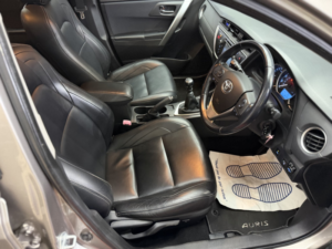 2015 Toyota Auris 1.6 V-Matic Icon Plus in Bronze — image 2