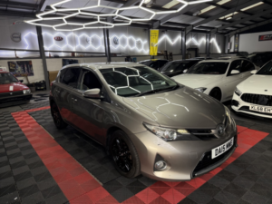 2015 Toyota Auris 1.6 V-Matic Icon Plus in Bronze — image 3