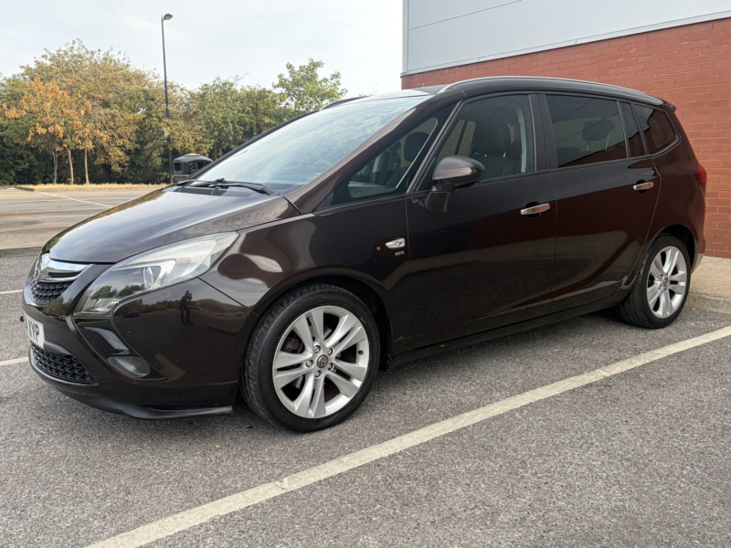 2014 Vauxhall Zafira Tourer 1.4 T 16v Sri in Brown — image 1