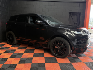2019 Land Rover Range Rover Evoque 2.0 D180 R-Dynamic Hse SUV 5dr Diesel Auto 4WD Euro 6 (s/s) (180 Ps) in Black — image 5
