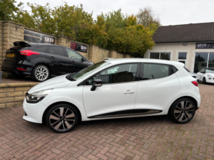 2015 Renault Clio 1.5 Dci Dynamique S Nav Auto Euro 6 5dr in White — image 5