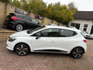 2015 Renault Clio 1.5 Dci Dynamique S Nav Auto Euro 6 5dr in White — image 6