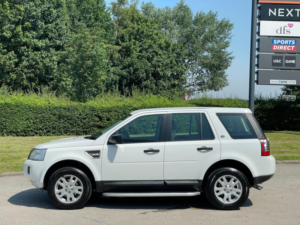 2011 Land Rover Freelander 2 2.2 Td4 S Commandshift 4WD Euro 5 5dr in White — image 4