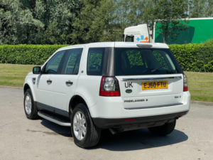 2011 Land Rover Freelander 2 2.2 Td4 S Commandshift 4WD Euro 5 5dr in White — image 5