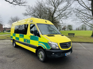 2018 Mercedes-Benz Sprinter 3.0 519 Cdi in Yellow — image 2