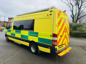 2018 Mercedes-Benz Sprinter 3.0 519 Cdi in Yellow — image 5