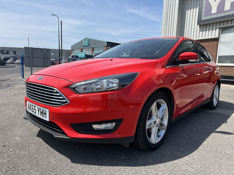 2015 Ford Focus 1.0 T Ecoboost Zetec in Red — image 1