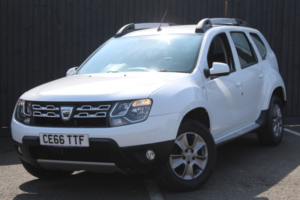 2016 Dacia Duster 1.5 Laureate Dci 110 4x4 in White — image 3