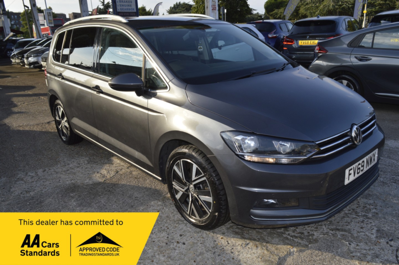 2019 Volkswagen Touran 1.5 Tsi Evo Sel in Grey — image 1