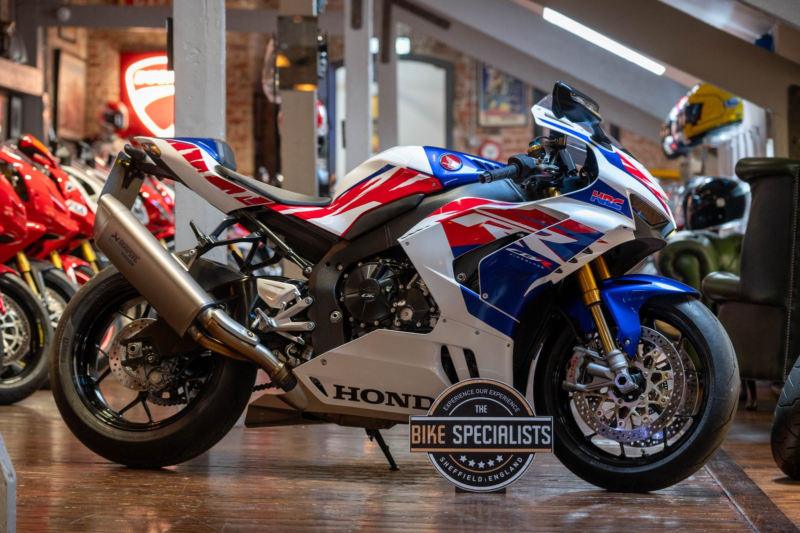 2024 Honda Cbr1000rr Fireblade Sp *just 919 Miles From New* in White — image 1