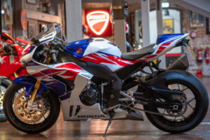 2024 Honda Cbr1000rr Fireblade Sp *just 919 Miles From New* in White — image 3