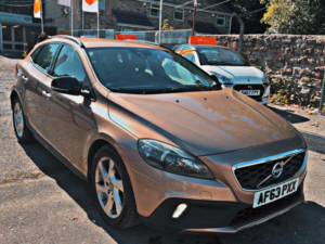 2013 Volvo V40 Cross Country 1.6 D2 Lux Euro 5 (s/s) 5dr in Bronze — image 2
