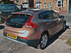 2013 Volvo V40 Cross Country 1.6 D2 Lux Euro 5 (s/s) 5dr in Bronze — image 4