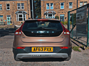2013 Volvo V40 Cross Country 1.6 D2 Lux Euro 5 (s/s) 5dr in Bronze — image 5