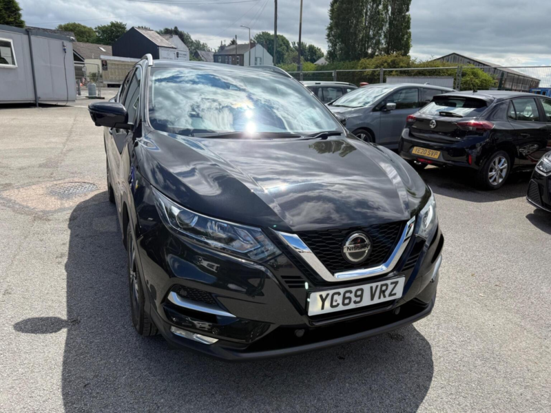 2019 Nissan Qashqai 1.3 Dig-T N-Connecta Euro 6 (s/s) 5dr in Black — image 1