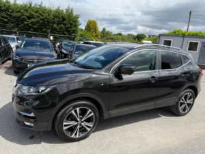 2019 Nissan Qashqai 1.3 Dig-T N-Connecta Euro 6 (s/s) 5dr in Black — image 3