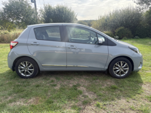 2018 Toyota Yaris 1.5 Vvt-I Icon in Grey — image 4