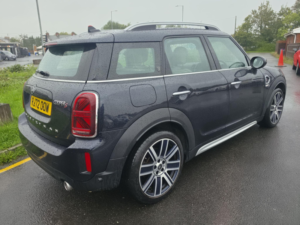 2022 MINI Countryman 2.0 Cooper S Exclusive Steptronic Euro 6 (s/s) 5dr in Black — image 2