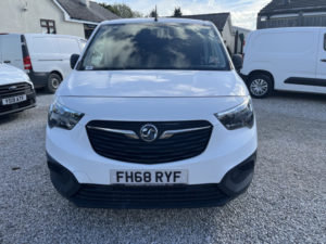 2019 Vauxhall Combo 1.6 Turbo D 2300 Edition in White — image 4