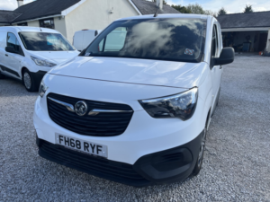 2019 Vauxhall Combo 1.6 Turbo D 2300 Edition in White — image 5