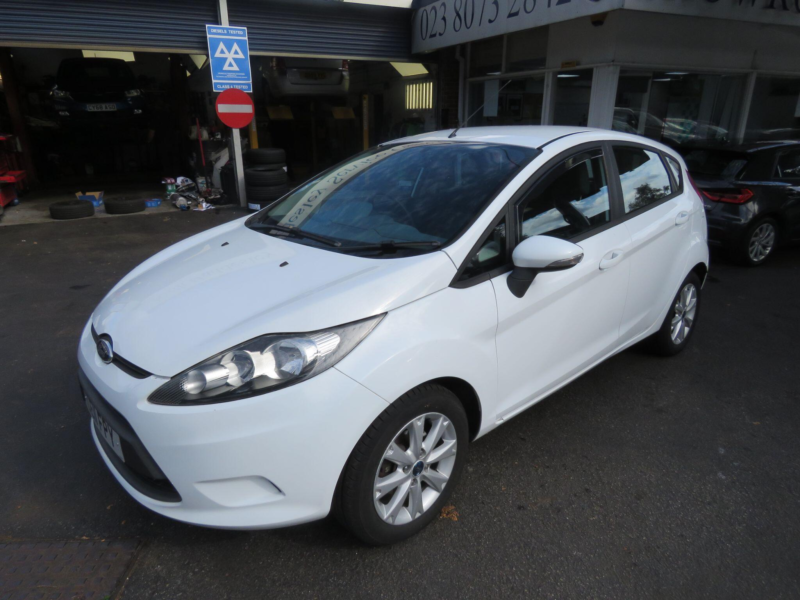 2011 Ford Fiesta 1.25 Edge 5dr in White — image 1