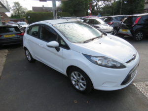 2011 Ford Fiesta 1.25 Edge 5dr in White — image 3