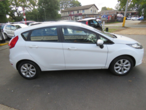 2011 Ford Fiesta 1.25 Edge 5dr in White — image 5