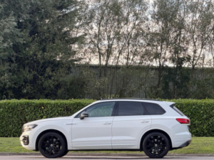 2020 Volkswagen Touareg 3.0 Tsi V6 Black Edition Tiptronic 4motion Euro 6 (s/s) 5dr in White — image 4