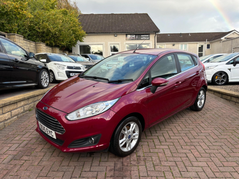 2015 Ford Fiesta 1.5 Tdci Zetec Euro 5 5dr in Red — image 1