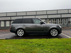 2019 Land Rover Range Rover 3.0 Range Rover Vogue Se Sdv6 Auto 4WD 5dr in Grey — image 2
