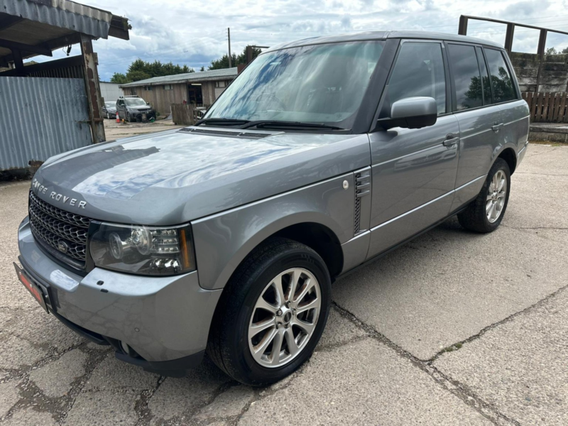 2011 Land Rover Range Rover 4.4 Td V8 Vogue in Grey — image 1