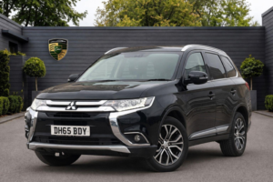 2016 Mitsubishi Outlander 2.2 Di-D Gx3 Auto 4WD Euro 6 5dr in Black — image 3