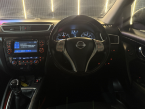 2015 Nissan Qashqai 1.5 Dci Tekna in Grey — image 3