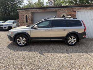 2008 Volvo Xc70 2.4 D5 Se in Gold — image 4