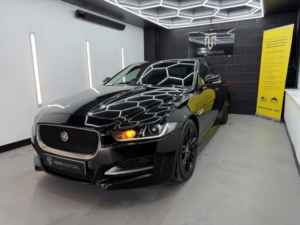 2016 Jaguar Xe 2.0 D R-Sport in Black — image 4