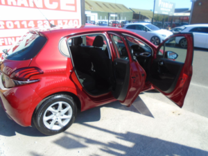 2016 Peugeot 208 1.6 Bluehdi Active Hatchback 5dr Diesel Manual Euro 6 (75 Ps) in Red — image 6