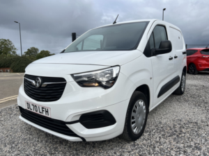 2020 Vauxhall Combo 1.6 Turbo D 2300 Sportive in White — image 3