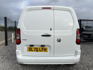 2020 Vauxhall Combo 1.6 Turbo D 2300 Sportive in White — image 6