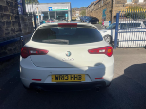 2013 Alfa Romeo Giulietta 2.0 Jtdm-2 Collezione Euro 5 (s/s) 5dr in White — image 3