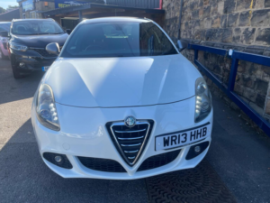 2013 Alfa Romeo Giulietta 2.0 Jtdm-2 Collezione Euro 5 (s/s) 5dr in White — image 4