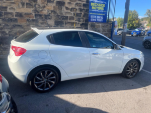 2013 Alfa Romeo Giulietta 2.0 Jtdm-2 Collezione Euro 5 (s/s) 5dr in White — image 5