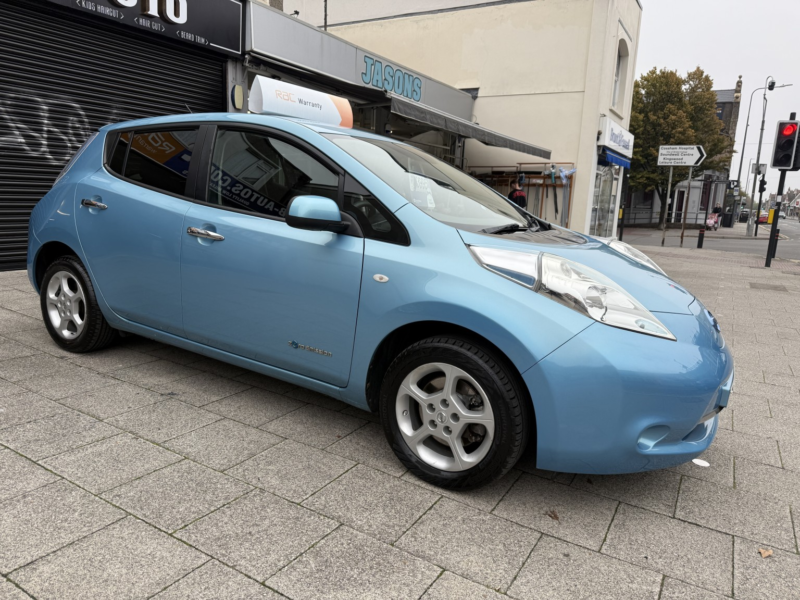 2015 Nissan Leaf 24kwh Acenta in Blue — image 1