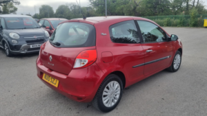 2010 Renault Clio 1.2 I-Music in Red — image 2