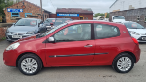 2010 Renault Clio 1.2 I-Music in Red — image 3