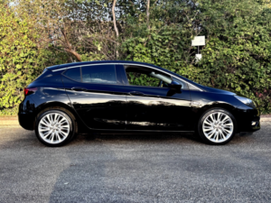 2021 Vauxhall Astra 1.2 Turbo Griffin Edition in Black — image 4