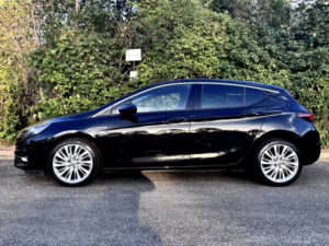2021 Vauxhall Astra 1.2 Turbo Griffin Edition in Black — image 6