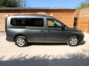 2023 Volkswagen Caddy Maxi 5 SEAT Petrol Auto Wheelchair Accessible Disabled Access Vehicle Wav in Grey — image 3